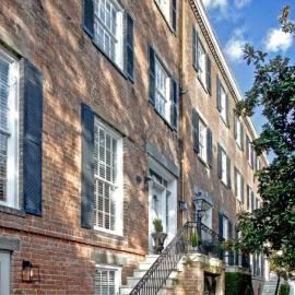 Newly Renovated 4 bed 3 bath and 2 Parking Spots