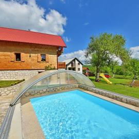 Chalet Lana by Interhome, מלון בMrzli Dol