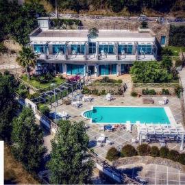 Hotel Promenade Bleu، فندق في بيوبي