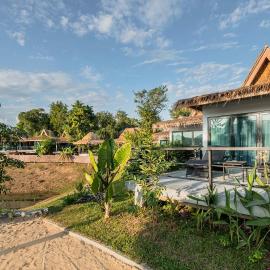 The Sanctuary Nam Ngum Beach Resort, hotel in Vang Vieng