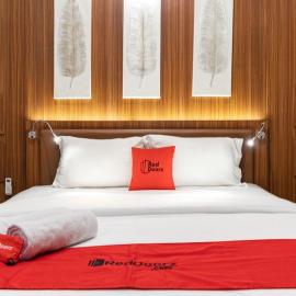 RedDoorz Premium near Centre Point Mall Medan