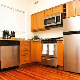 Stylish Apartment in Malden. 20 min from Boston