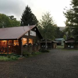 Grandview Cabins & RV Resort, hotel u gradu Saut Fork