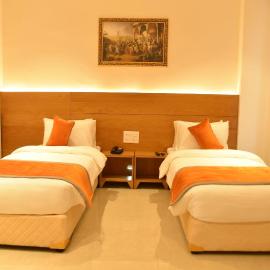 HOTEL ICON Rajpura, hótel í Rājpura