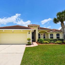 Four-Bedroom Pool Home Davenport