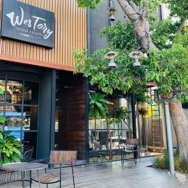 Westory Design Poshtel, hotel u gradu Kančanaburi