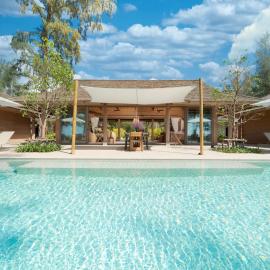 Luxury Beachfront Villa Phuket Private Pool Full Staff At Natai Beach, hotel in Natai Beach