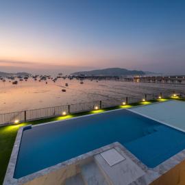 SHIN Arch39 Phuket Beach Front - SHA Plus, hotel din Chalong