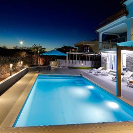 Luxury pool apartment by the sea