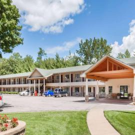 Howard Johnson by Wyndham Traverse City, hotel i Traverse City