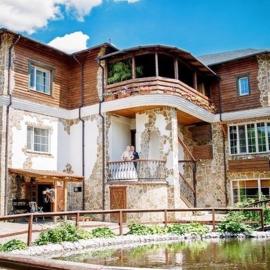 Hotel Orlinoye Gnezdo, ξενοδοχείο σε Subottsi