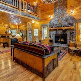 Bear Branches- 10 minutes from Train, Dog Friendly, 3 Kings, hotel in Blue Ridge