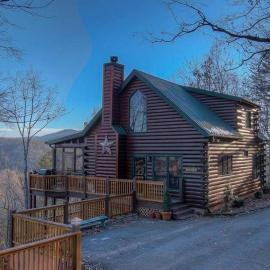 EddieBear- Pet Friendly | Aska Adventure Area | Screened In Porch | Outdoor Living, hotel in Blue Ridge