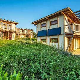 Debeli Dab, hotel u gradu Stara Kresna