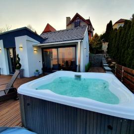 Bagoly Wellness Apartman, hotel v destinácii Pécs