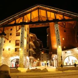 Résidence VAL VILLAGE, skis aux pieds, Duplex 3 chambres 75 m2 - by MONTBLANC LODGE