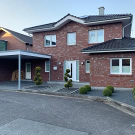Stadtvilla Lingen zentrumsnah mit 3 Schlafzimmern, Terrasse & Parkplatz, hotel em Lingen