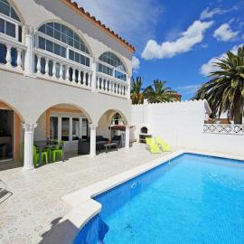 Holiday Home Requesens by Interhome, hotel in Empuriabrava