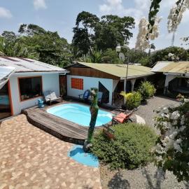 Cabinas Cahuita, хотел в Кахуита