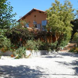 La Jovine Sur les hauteurs de cassis T2 Classé, hotel in Cassis