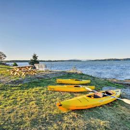 2BR Coastal Gem! Breathtaking Ocean/Mountain View, Hotel in Sullivan