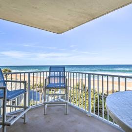 Luxe Oceanfront Condo w/ Pool, Beach Access + Gear, hotel a Ormond Beach