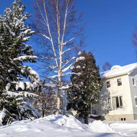 Chalet Banff - 6 bedroom 6 bathroom Ski Lodge, hotel v mestu Niseko