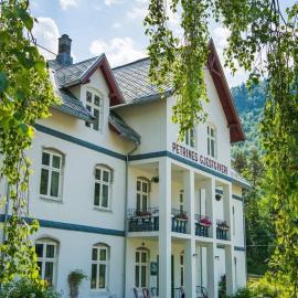 Petrines Gjestgiveri, хотел в Norddal