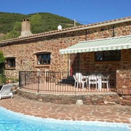 La Bergerie, with private pool and garden, Hotel in Lodève