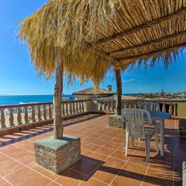 Charming Las Conchas Home w/ Patio: Steps to Beach, hotel a Puerto Peñasco