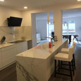 Luksusowy Apartament pod Lasem, Otwock -Shared garden, sauna, wood hot tub between two apartments! Hot tub seasonal May to October, hotel sa Otwock