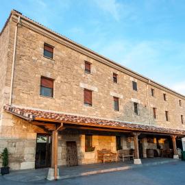 Albergue turístico "La Fábrica"、Tardajosのホテル