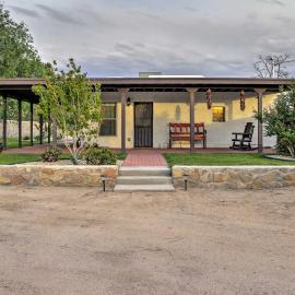 Charming Couples Casita, Walk to Old Mesilla Plaza, hotel u gradu Las Krusis