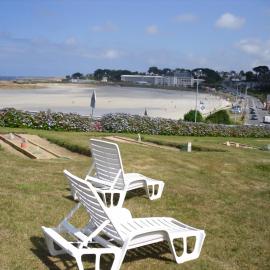 Rez de jardin 5 pers avec piscine, vue directe sur la plage à 40 m