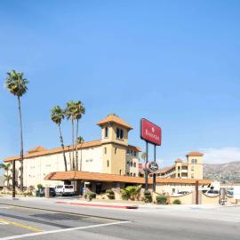 Ramada by Wyndham Burbank Airport, хотел в Бърбанк