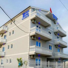 Doçi Seven Hotel, hotel u gradu Velipolje