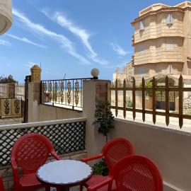 Seaside Two-Bedroom Chalet Sidi Krir, hotel i Sidi Kirayr