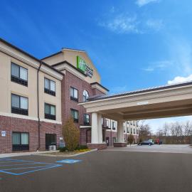 Holiday Inn Express & Suites Washington - Meadow Lands by IHG