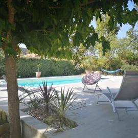 Auberge de l Helvie chez Coco & Ricou، فندق في Valvignères