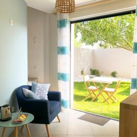 Estrella avec jardinet et Spa en option, hotel in Les Sables-d'Olonne