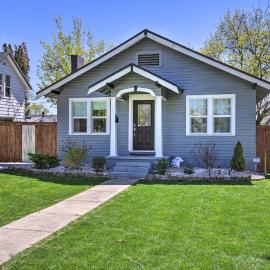 Charming Home in Downtown Nampa w/ Patio + Yard!, hotel di Nampa