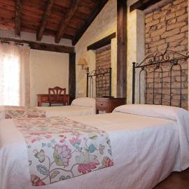 HOTEL RURAL LOS ABUELOS, hotel v destinaci Montemayor de Pililla
