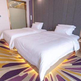 Lavande Hotel Bazhong Fortune Center, hotel v destinácii Bazhong