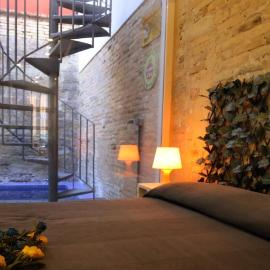 Loft independiente con Piscina compartida en Centro de Valencia, hotel in Valencia