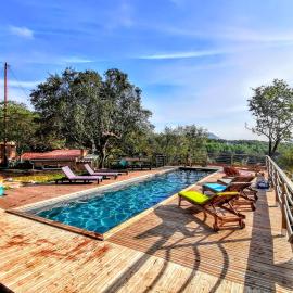 Un brin dfolies, bohème , nature, piscine chauffée de Pâques à Toussaint , spa , sauna, yoga ,massage