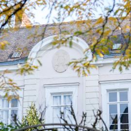 Maison Ailleurs, хотел в Шартър
