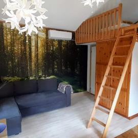 Comfortable Cottage at Scenic Lake, hotelli kohteessa Landvetter