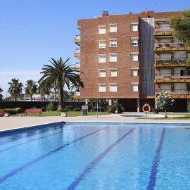 AT242 Comunidad con piscina en 1ra línea de la playa