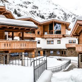 das Chaletdorf - Pitztal, hotel a Sankt Leonhard im Pitztal