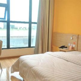 7Days Inn Langzhong Seven Mile Avenue, hotel u gradu Langzhong